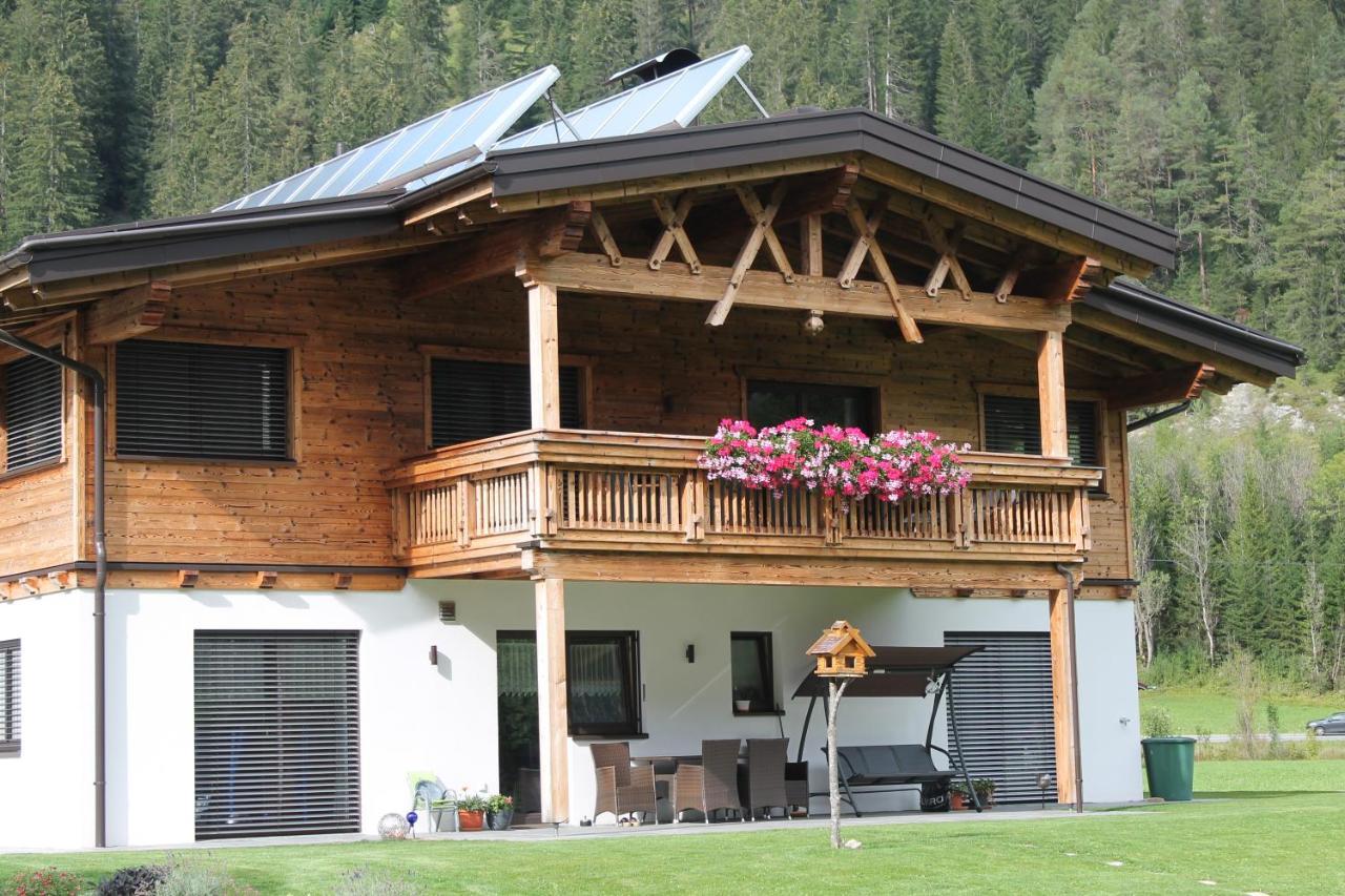 Villa Alpin Holzgau Exteriör bild